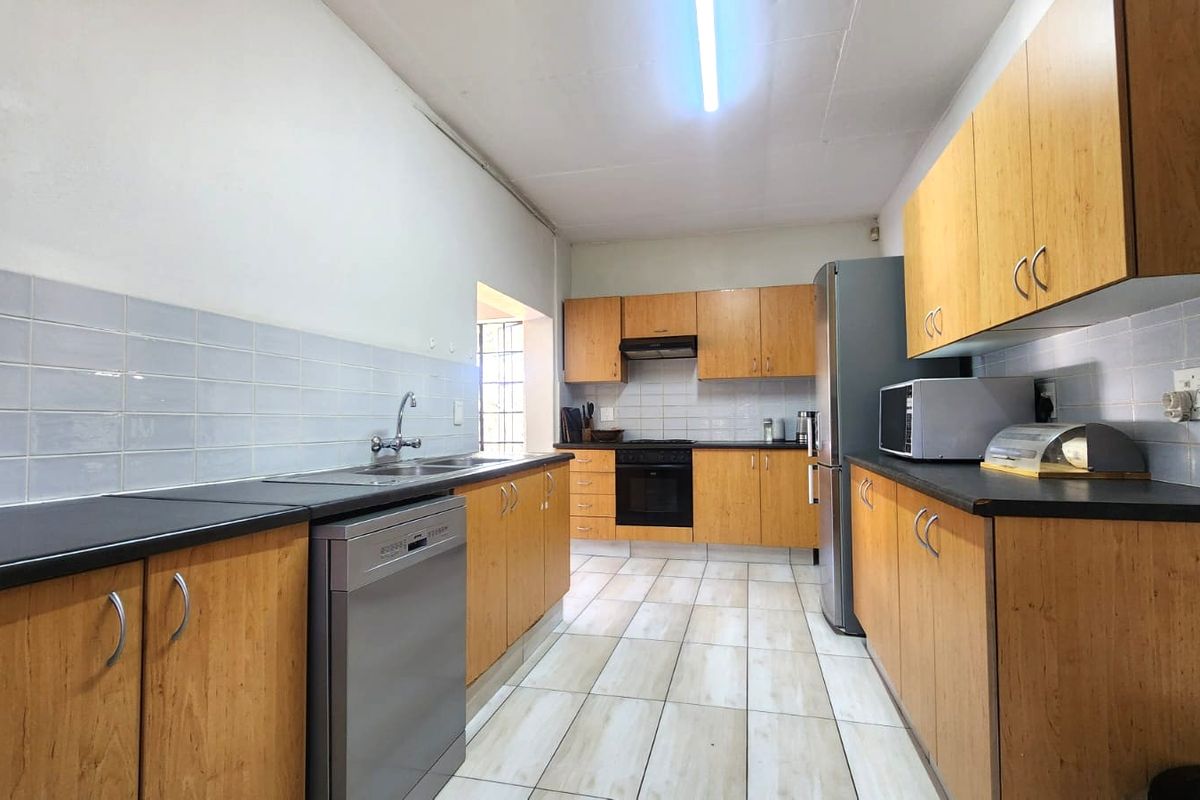 Charming, Unique Family Home with Tranquil Views in Glossa Estate - Photo 4