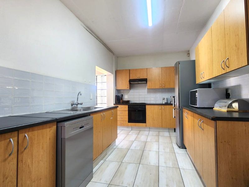 Charming, Unique Family Home with Tranquil Views in Glossa Estate - Photo 4