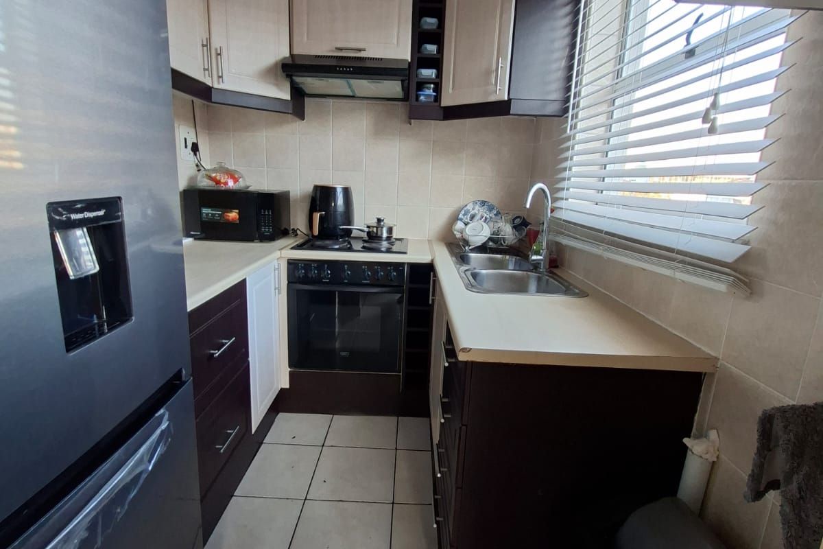 Cheerful 2 bedroom apartment near shopping - Photo 2