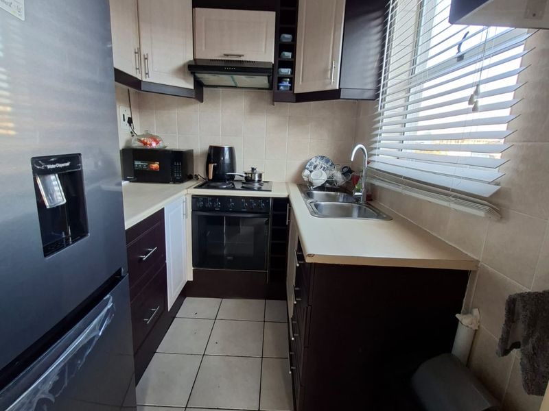 Cheerful 2 bedroom apartment near shopping - Photo 2