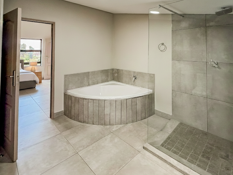 Luxury 4-Bed, 3-Bath Loft Apartment – Modern Family Living in Centurion - Photo 2