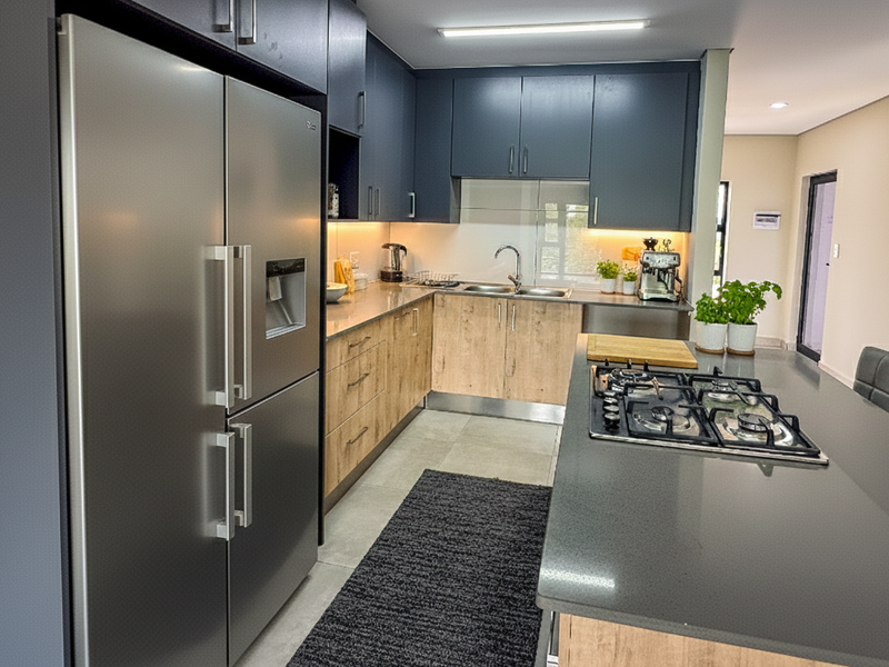 Luxury 4-Bed, 3-Bath Loft Apartment – Modern Family Living in Centurion - Photo 7