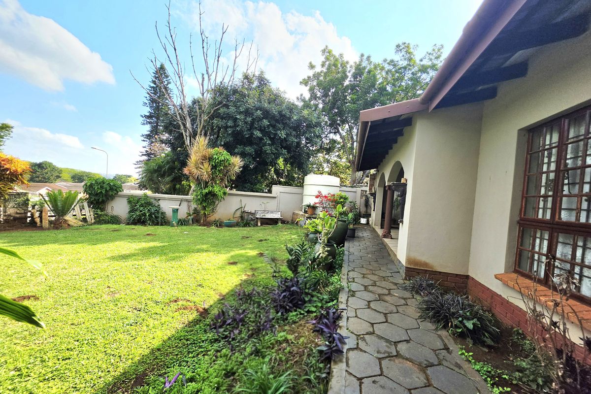 Spacious Family Home with Income Potential - Photo 2