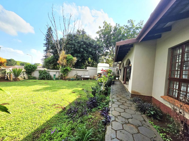 Spacious Family Home with Income Potential - Photo 2