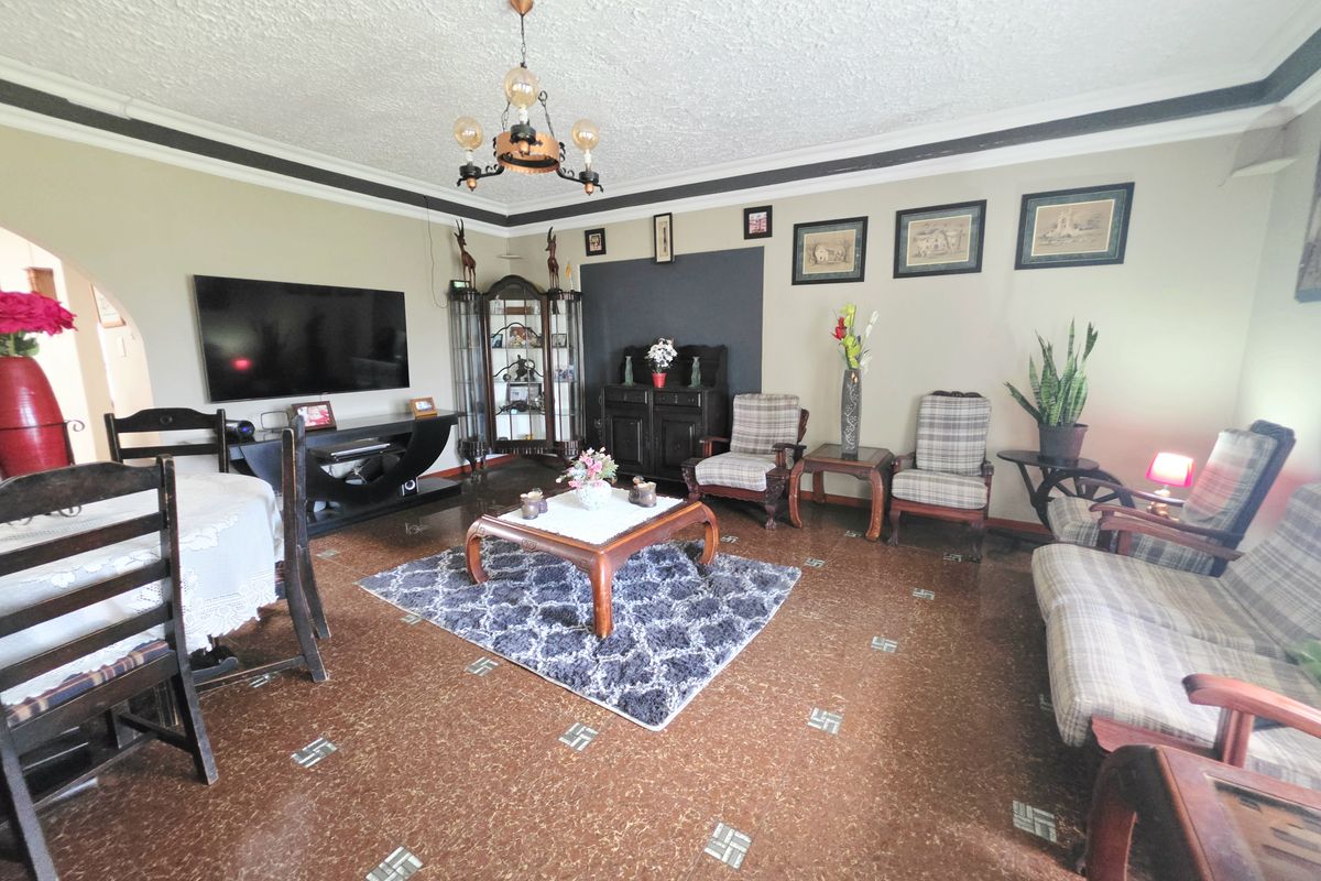 Spacious Family Home with Income Potential - Photo 3