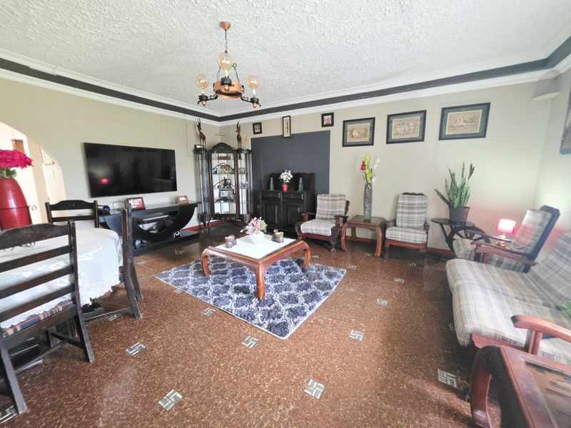 Spacious Family Home with Income Potential - Photo 3