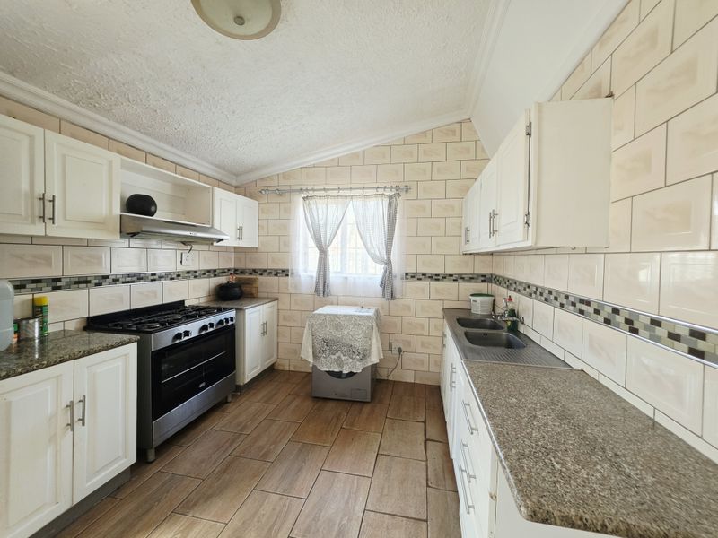 Spacious Family Home with Income Potential - Photo 7