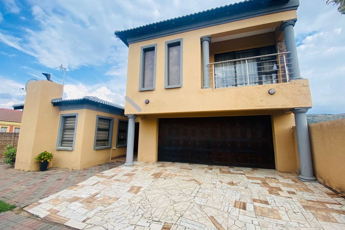 Spacious Double-Storey Living in Peaceful Kirkney - Photo 4