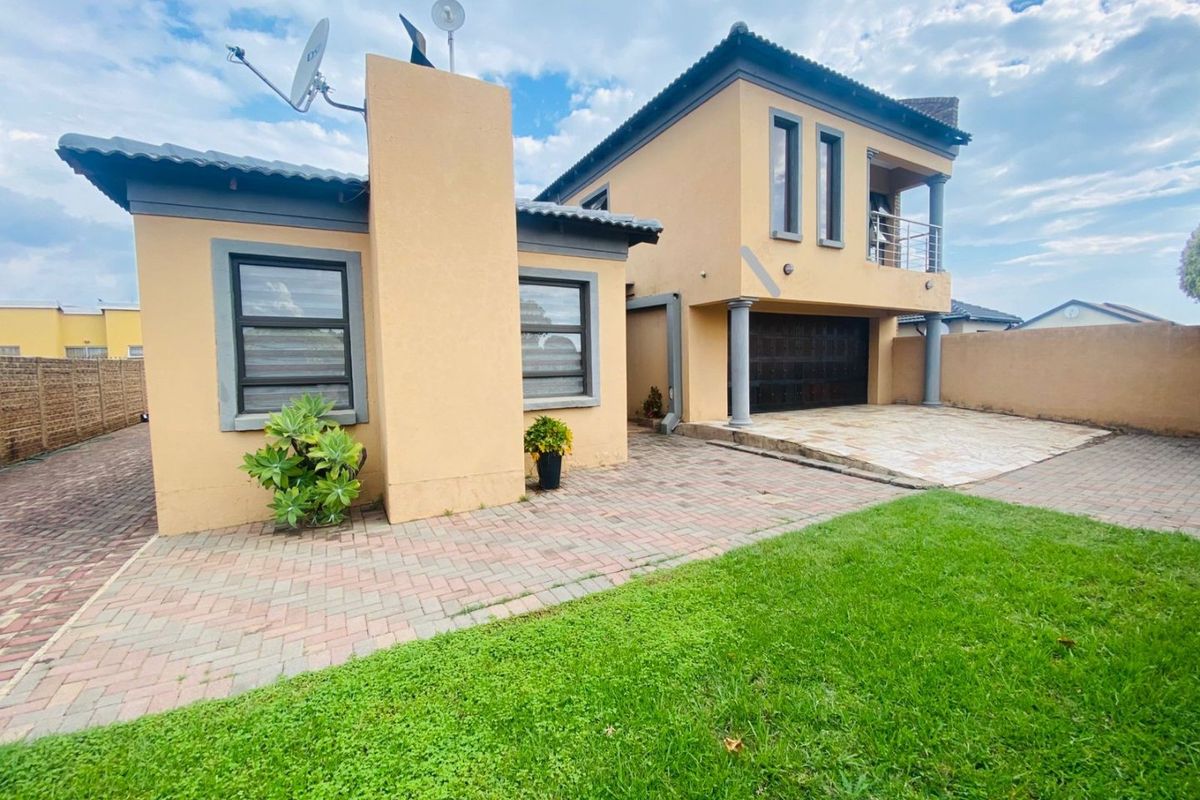 Spacious Double-Storey Living in Peaceful Kirkney - Photo 3