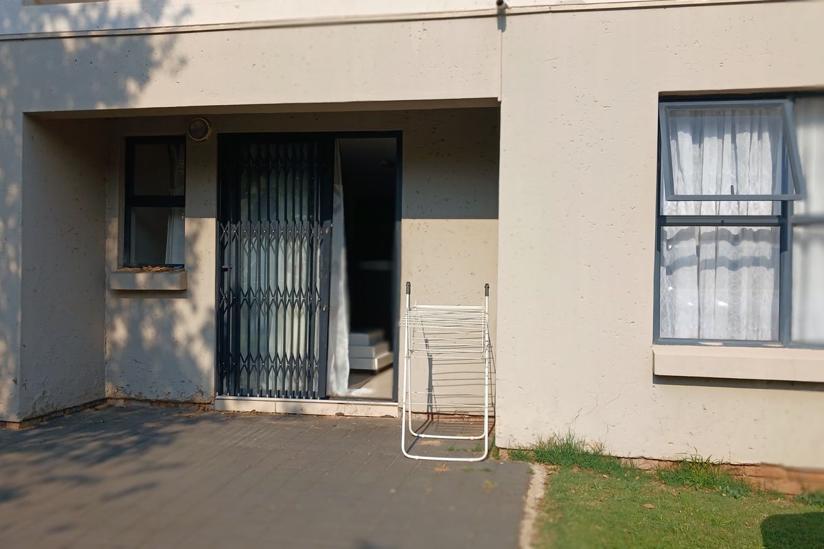 Modern 2 bedroom property for sale in The Stewards. - Photo 3
