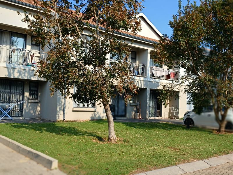 Modern 2 bedroom property for sale in The Stewards. - Photo 1