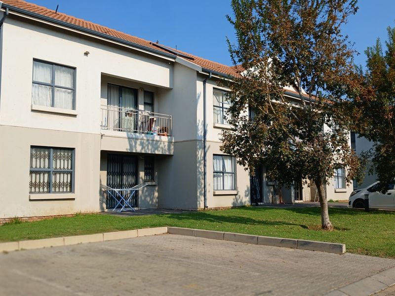 Modern 2 bedroom property for sale in The Stewards. - Photo 2