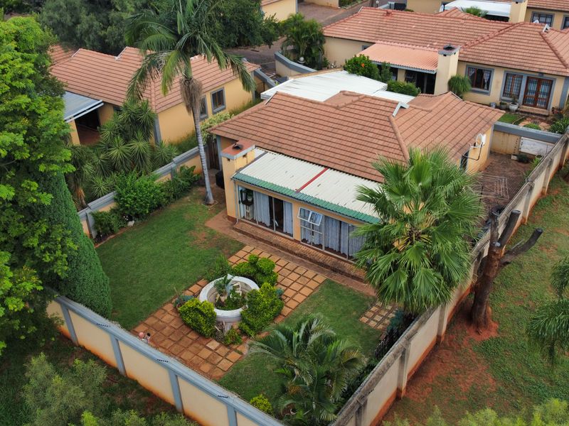 Modern 2-Bedroom Home with En-Suite, Garage & Communal Pool - Photo 1