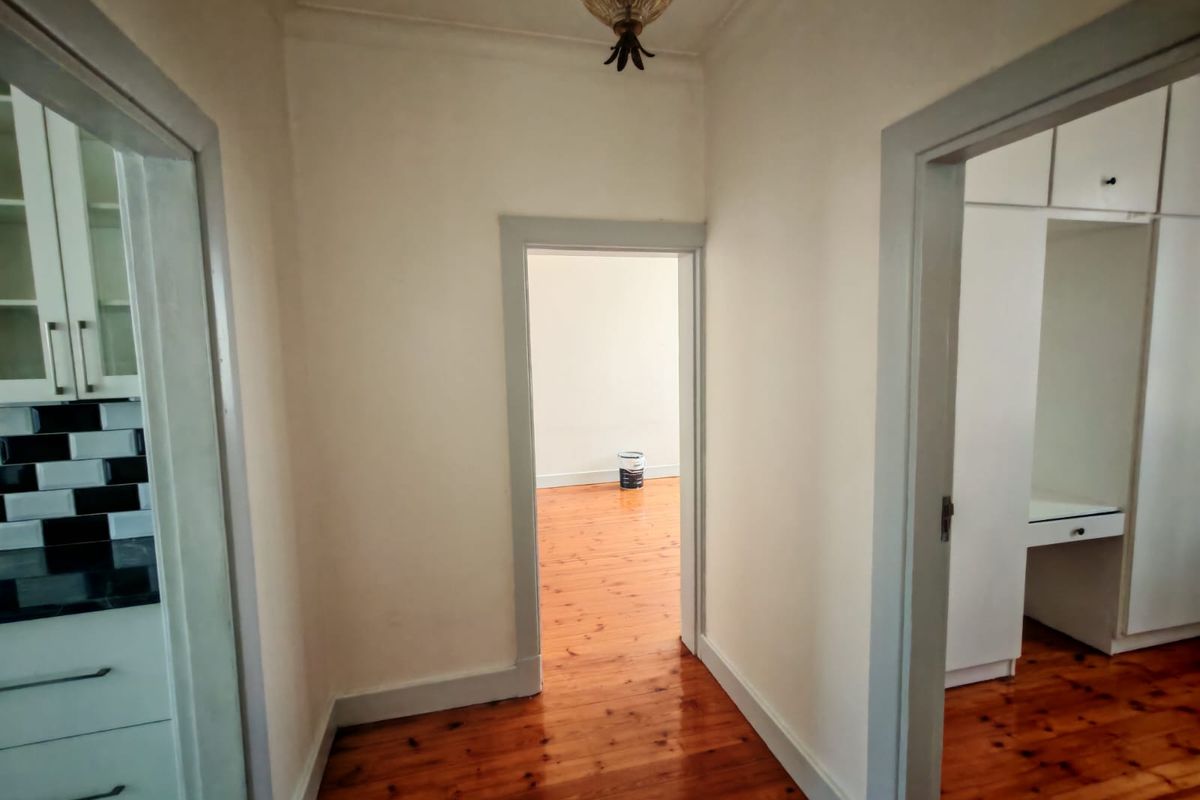SPACIOUS THREE BEDROOM APARTMENT OPPOSITE THE BEACH - Photo 2