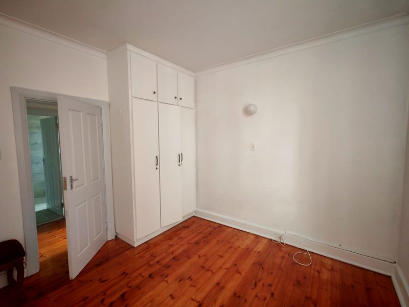 SPACIOUS THREE BEDROOM APARTMENT OPPOSITE THE BEACH - Photo 5