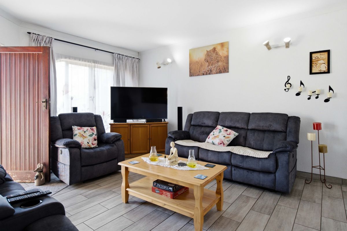 3 Bedroom House - Photo 4