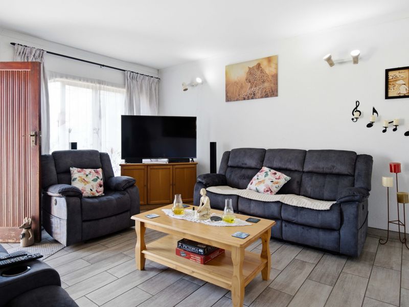 3 Bedroom House - Photo 4