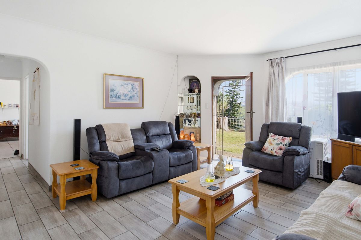 3 Bedroom House - Photo 3