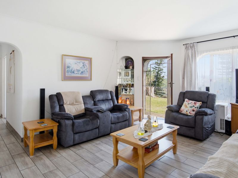 3 Bedroom House - Photo 3
