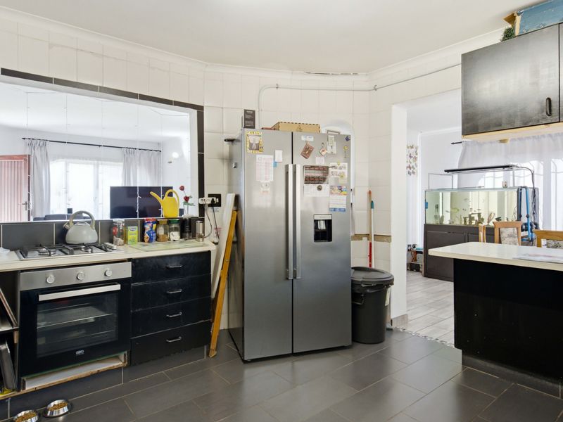 3 Bedroom House - Photo 8