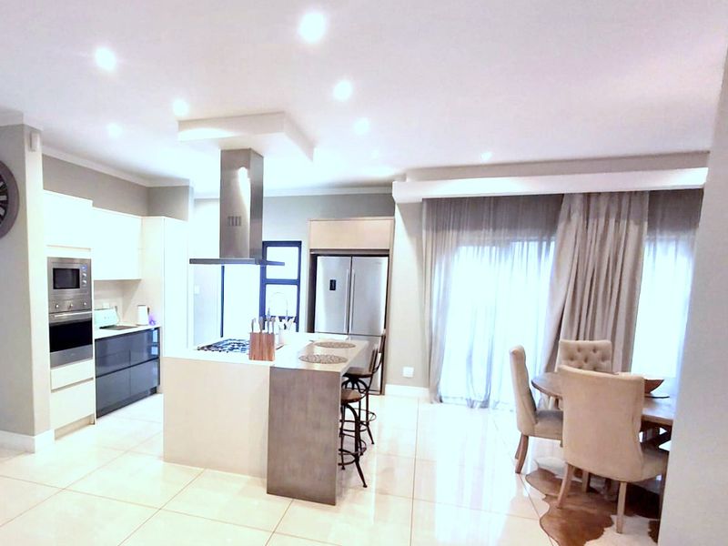 Luxury Living 3-Bedroom Home in Secure Enclosure - Photo 5