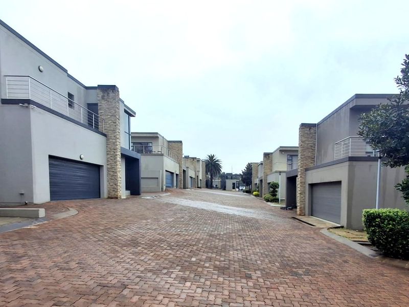 Luxury Living 3-Bedroom Home in Secure Enclosure - Photo 3