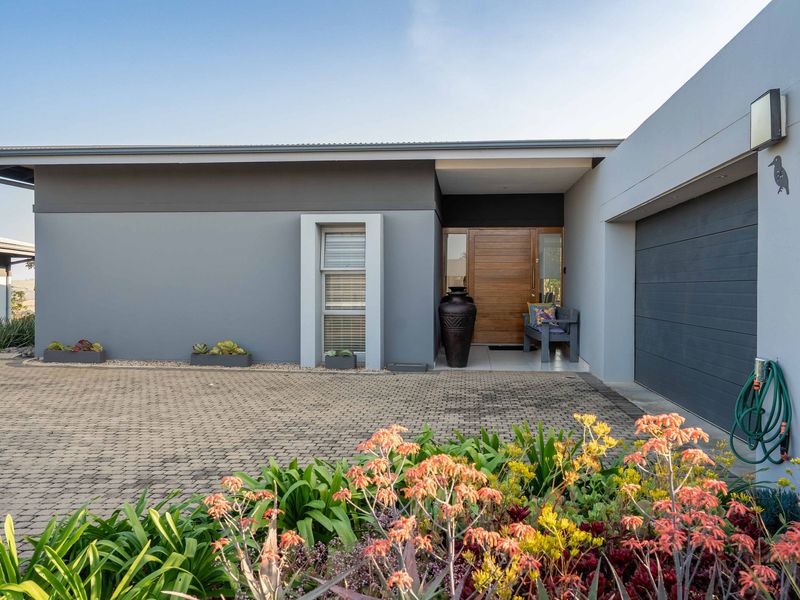 Luxury 3 Bedroom House for Sale in Renishaw Hills - Photo 4