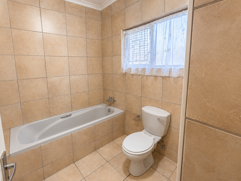 3 Bedroom Family Home with Flatlet 1 – Endless Potential! - Photo 10