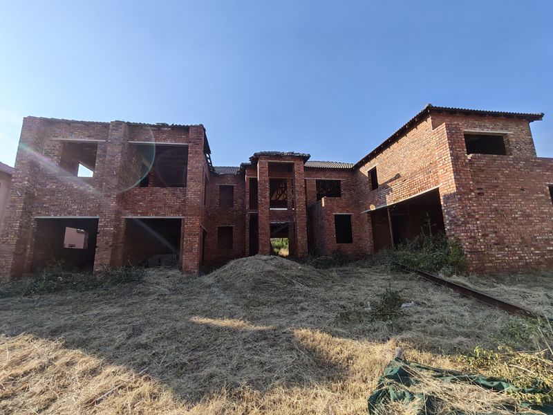 A Masterpiece in the Making in Magaliesberg Country Estate - Photo 2
