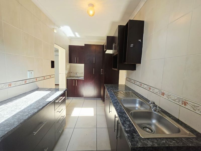 Move-In Ready 3 Bedroom Duplex with Private Pool - Photo 2