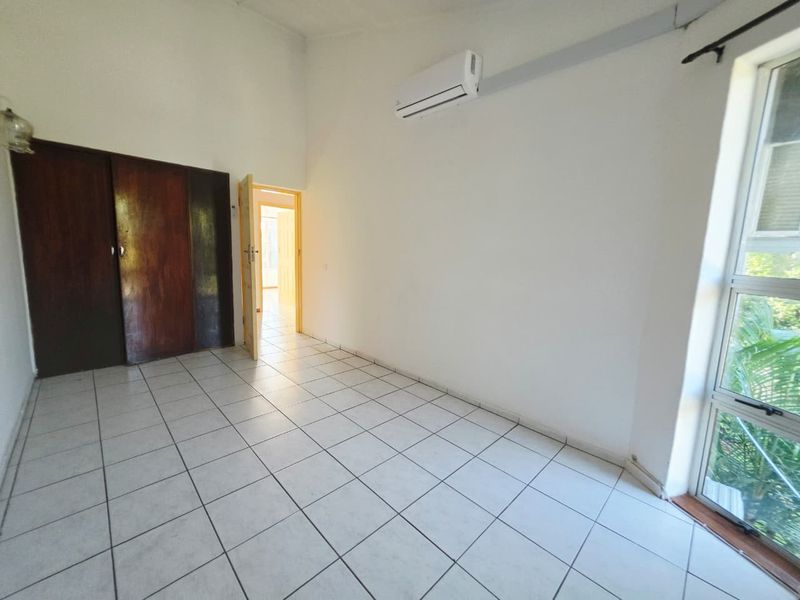 Move-In Ready 3 Bedroom Duplex with Private Pool - Photo 9