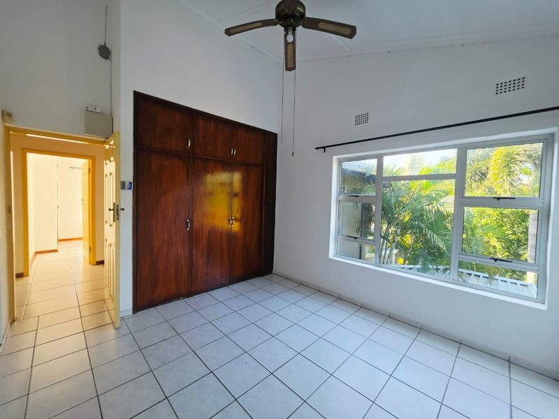 Move-In Ready 3 Bedroom Duplex with Private Pool - Photo 10