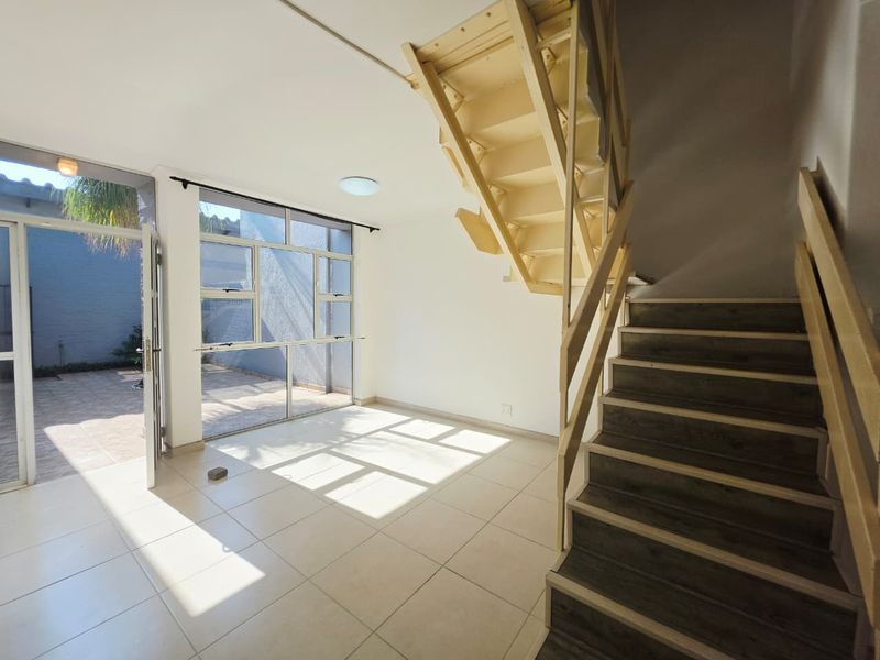 Move-In Ready 3 Bedroom Duplex with Private Pool - Photo 4
