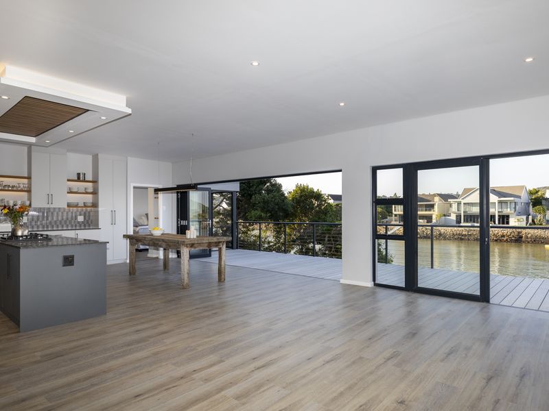 An Exclusive Riverside Sanctuary on the Banks of the Kowie River - Photo 6