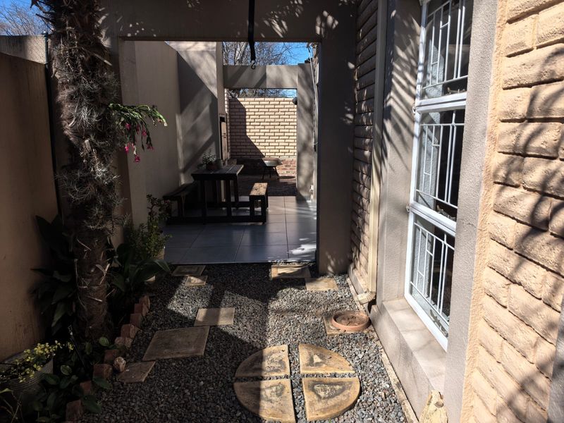 Stylish townhouse for sale in Parys - Photo 1