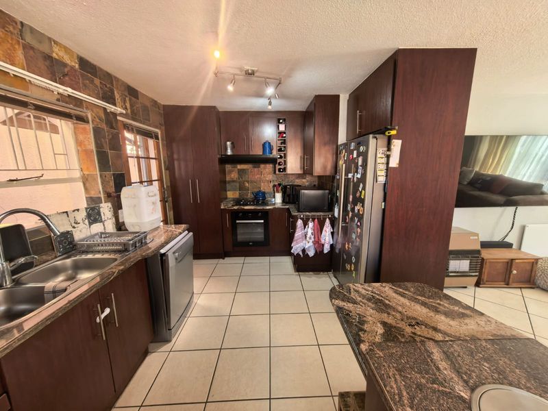 Stylish townhouse for sale in Parys - Photo 9