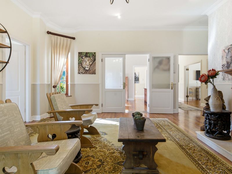 A Rare Single-Level Sanctuary in Prestigious Estate - Photo 8