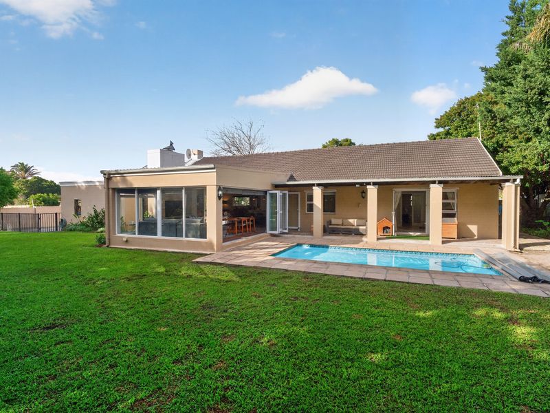 Modern Family Home with Exceptional Entertainment Spaces - Photo 2