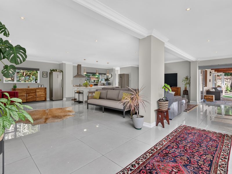 Modern Family Home with Exceptional Entertainment Spaces - Photo 4