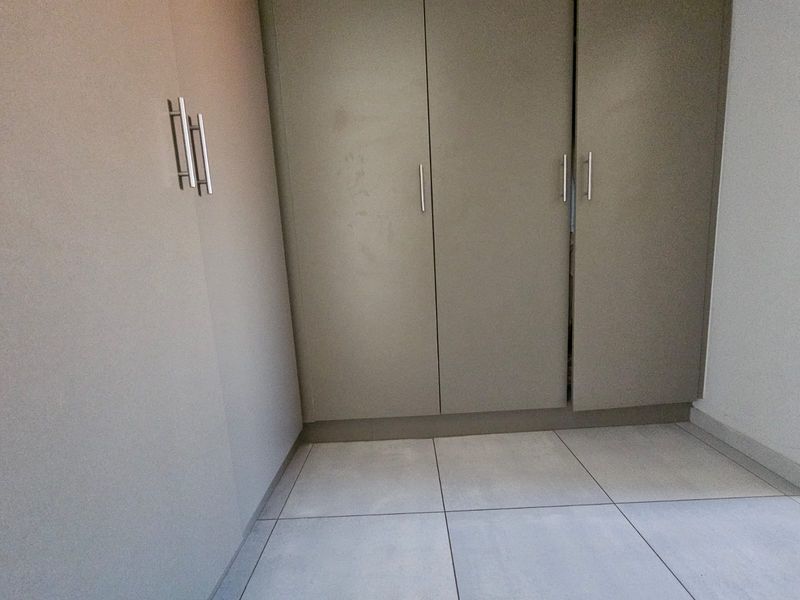 Modern 3-Bedroom Duplex in a Secure Theresapark Complex - Photo 10