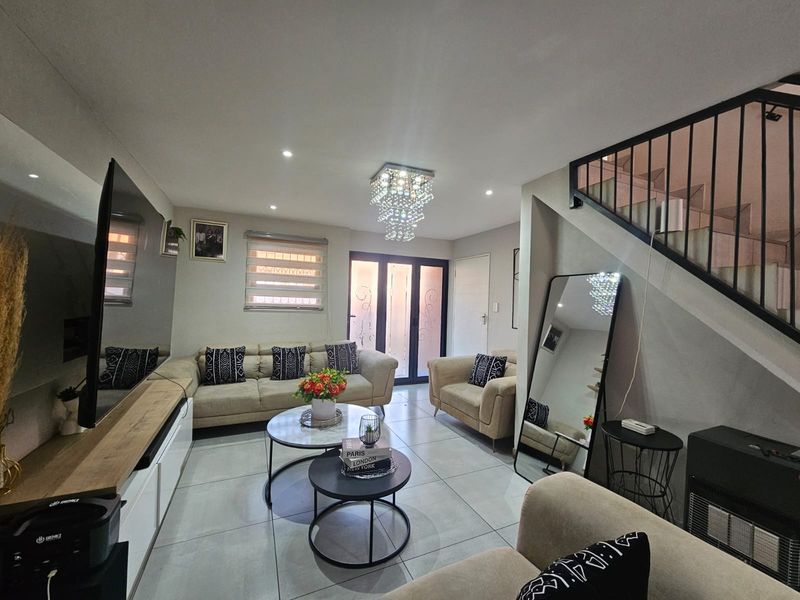 Modern 3-Bedroom Duplex in a Secure Theresapark Complex - Photo 7