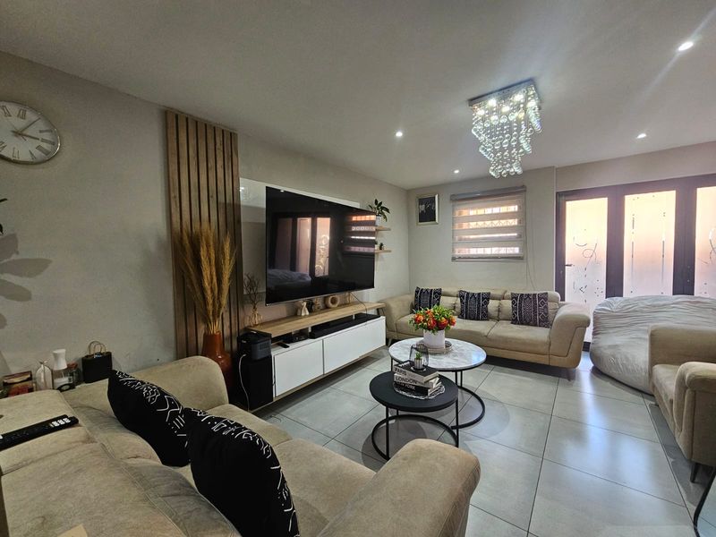 Modern 3-Bedroom Duplex in a Secure Theresapark Complex - Photo 6