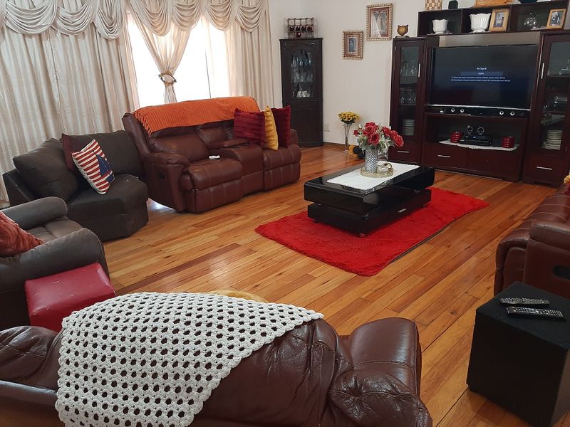 Country Living - Spacious Home - Photo 4