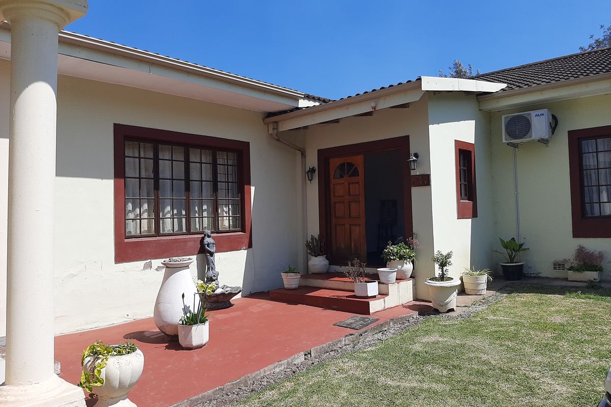 Country Living - Spacious Home - Photo 2