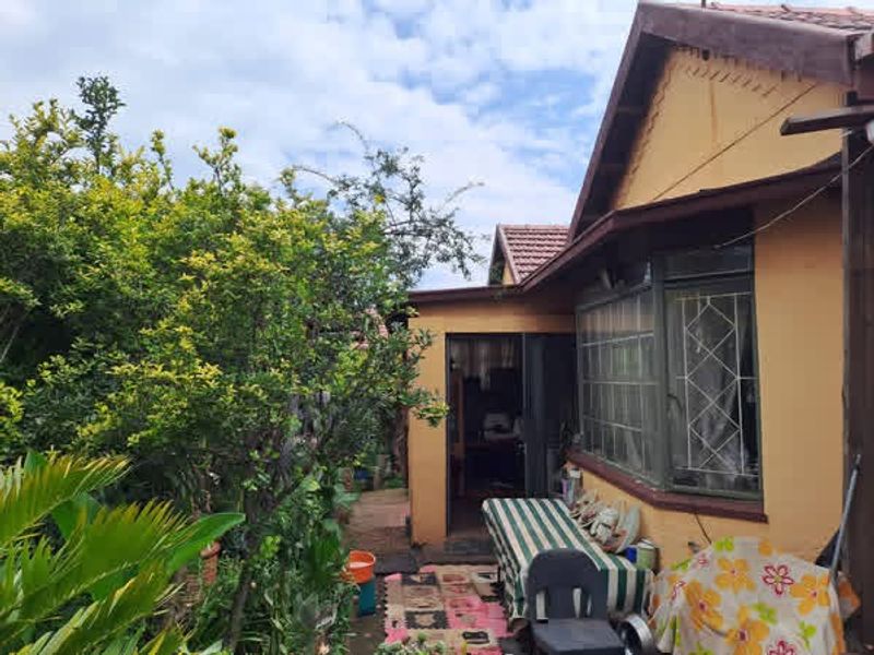 Affordable First Time Buyer or an Ideal Investor Purchase - Boardering Oakdene - Photo 1
