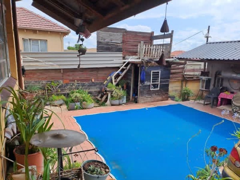 Affordable First Time Buyer or an Ideal Investor Purchase - Boardering Oakdene - Photo 2