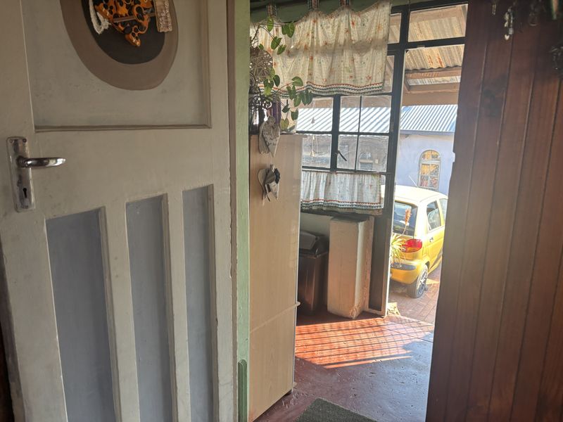 Affordable First Time Buyer or an Ideal Investor Purchase - Boardering Oakdene - Photo 9