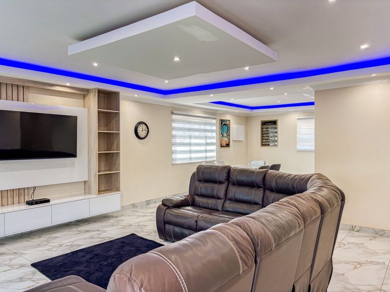 Modern Family Living with Endless Potential - Photo 5