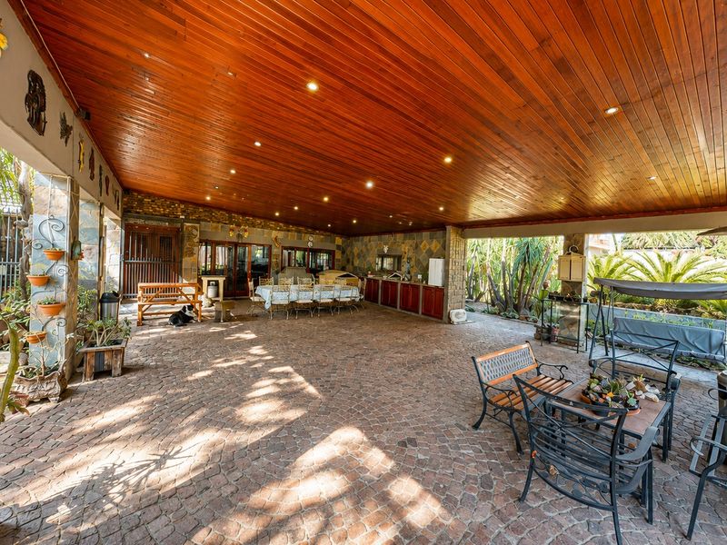 Live Luxury Non-Distressed Auction - Starting to bid from R1890,000,000-00! - Photo 3