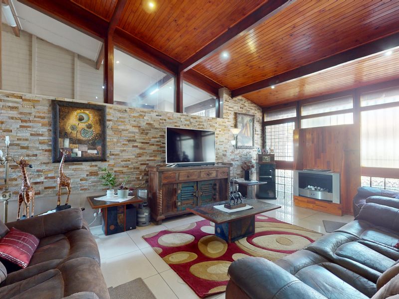 Live Luxury Non-Distressed Auction - Starting to bid from R1890,000,000-00! - Photo 10